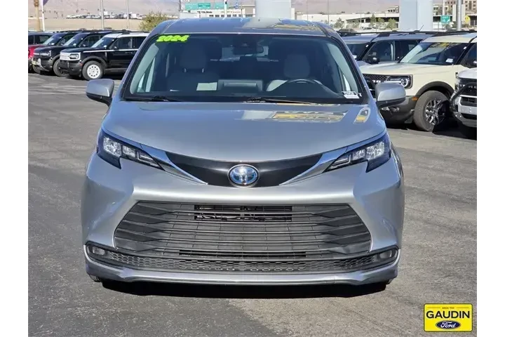 $39888 : Toyota Sienna 2024 AWD LE 8- image 2