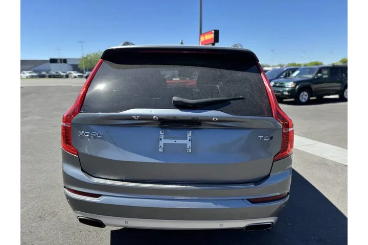 2017 XC90 T6 Momentum image 8
