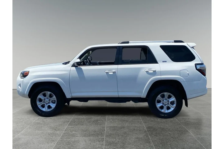 $35743 : Toyota 4Runner 2023 4x2 SR5 image 2