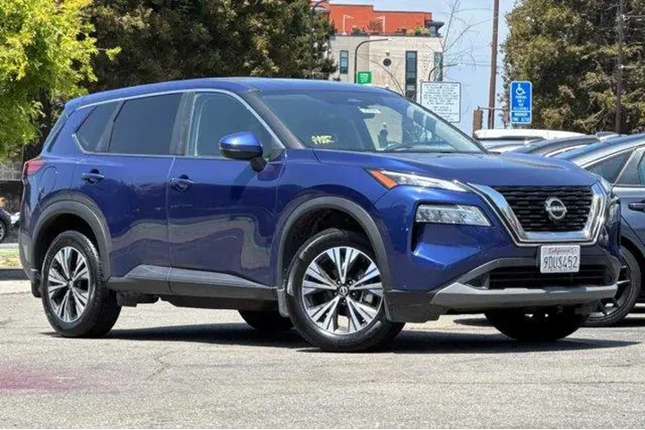 $17881 : Nissan Rogue 2023 SV 4dr Cro image 2