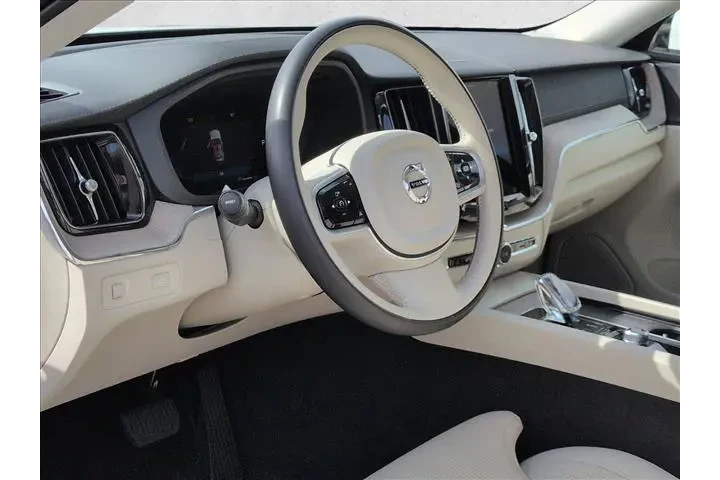 $31684 : Volvo XC60 2022 AWD B6 Inscr image 10