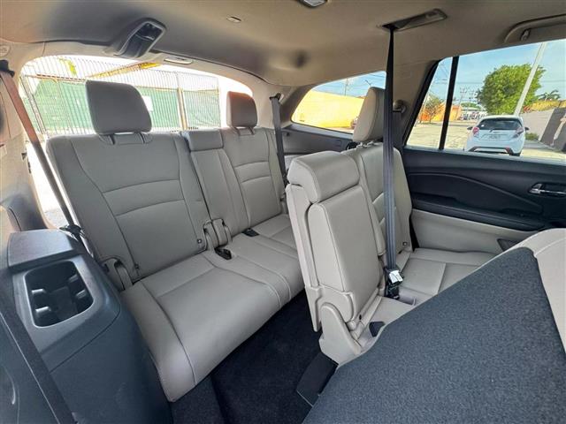 $16900 : Honda Pilot EX-L image 6