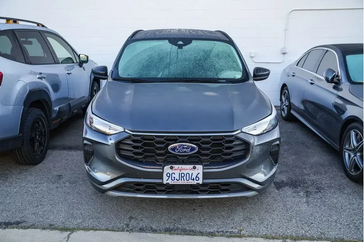 $20477 : Ford Escape 2023 ST-Line 4dr image 2