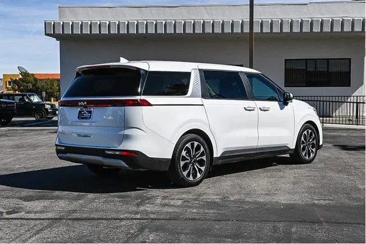 $34988 : Kia Carnival 2023 EX 4dr Min image 8