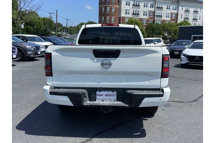Nissan Frontier 2023 4x4 SV image 5