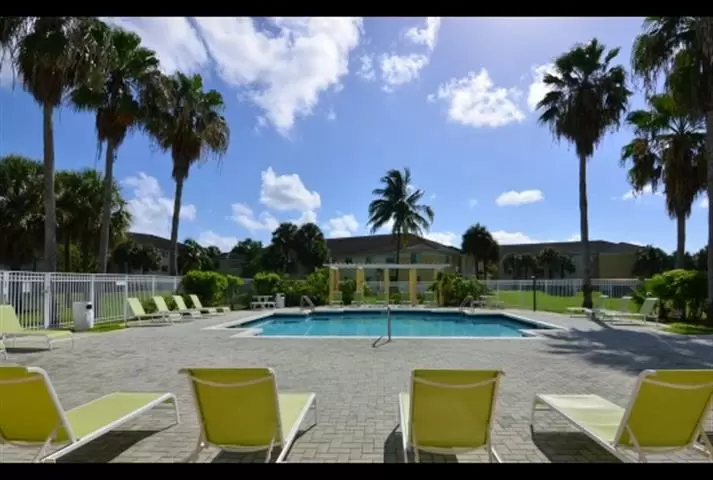 $2150 : Kendall Renta Facil 2 parqueos image 1