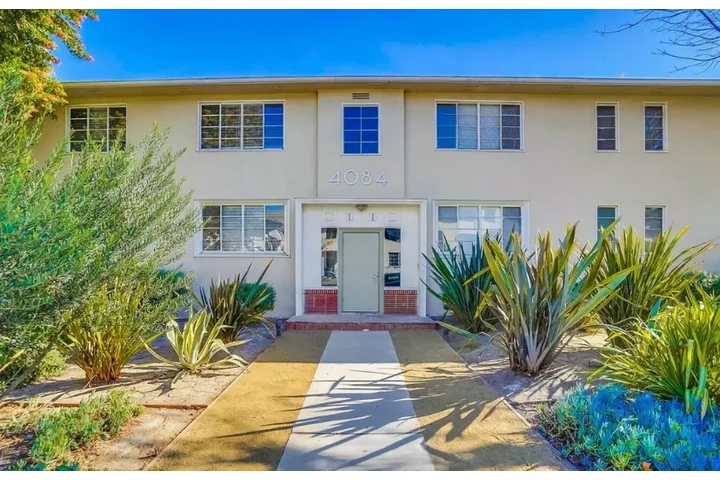 $1985 : 2 Bed apartment in Koreatown image 1