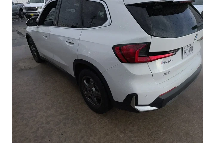 $32631 : BMW X1 2023 AWD xDrive28i 4d image 6