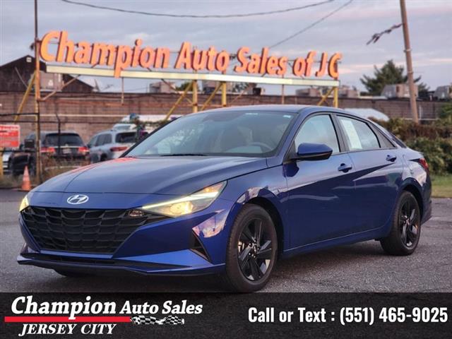 Used 2023 Elantra SEL IVT for image 1