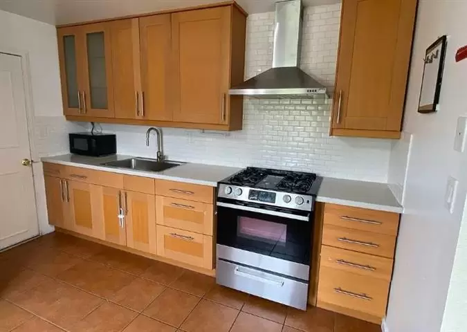 $1000 : Welcome Home To This 1bed 1Ba image 7