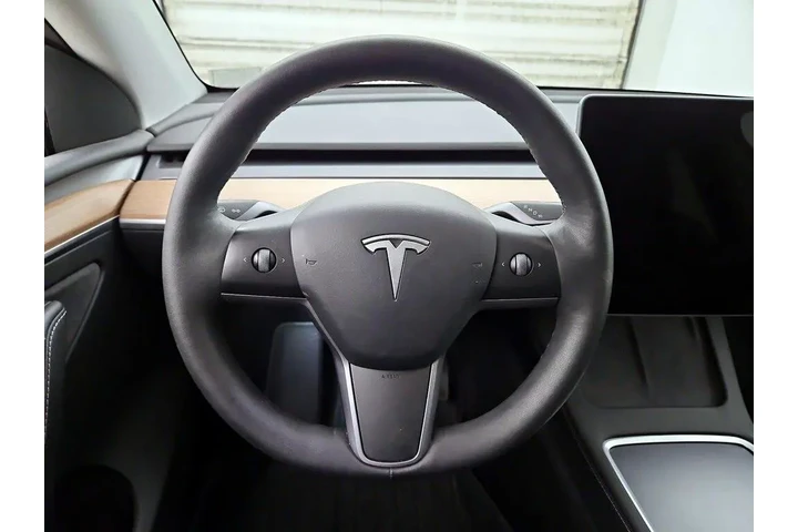 $37998 : Tesla Model Y 2023 AWD Long image 10