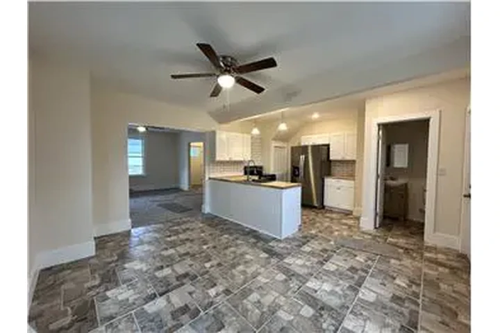 $1350 : Rental property with 3 bedro image 3