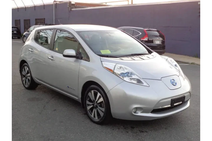 $9950 : 2017 LEAF SL image 3