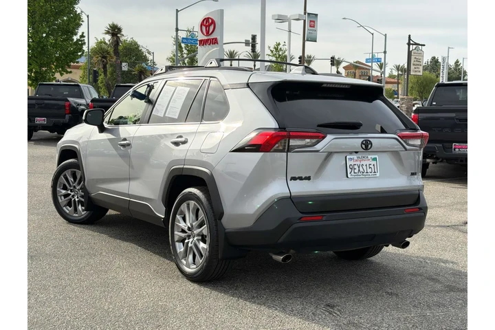 $31680 : Toyota RAV4 2023 XLE Premium image 5
