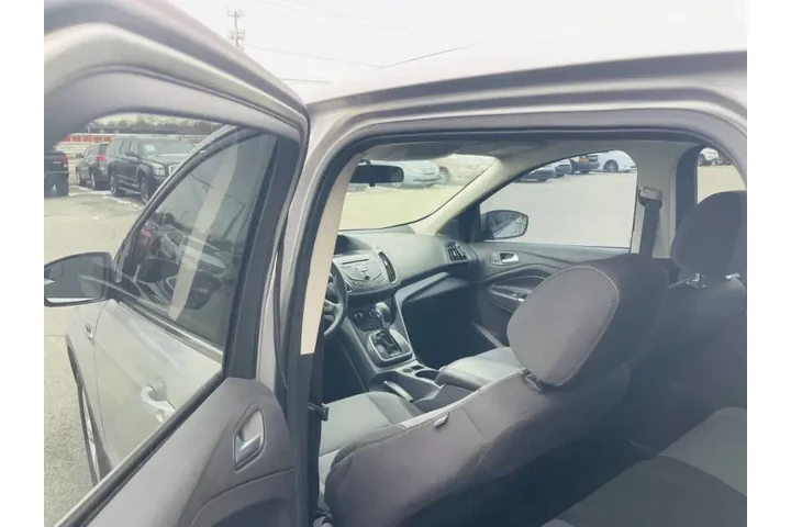 $4500 : 2013 Escape SE image 4