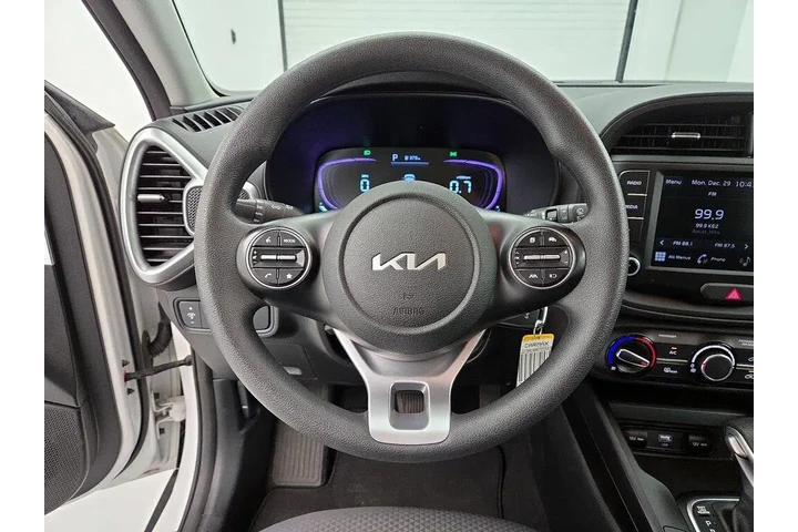 $17998 : Kia Soul 2024 LX 4dr Crossov image 10