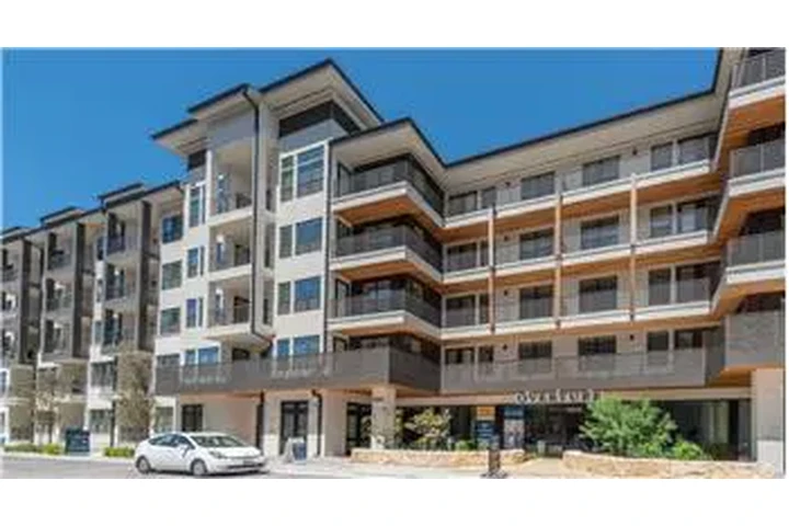 $2330 : Rental property with 1 bedro image 2