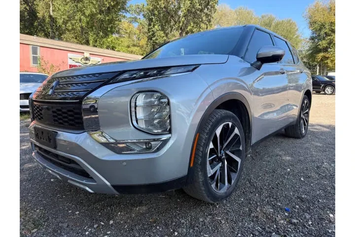 $18995 : 2023 Outlander image 2