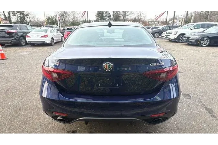 $17877 : Alfa Romeo Giulia 2019 AWD T image 6