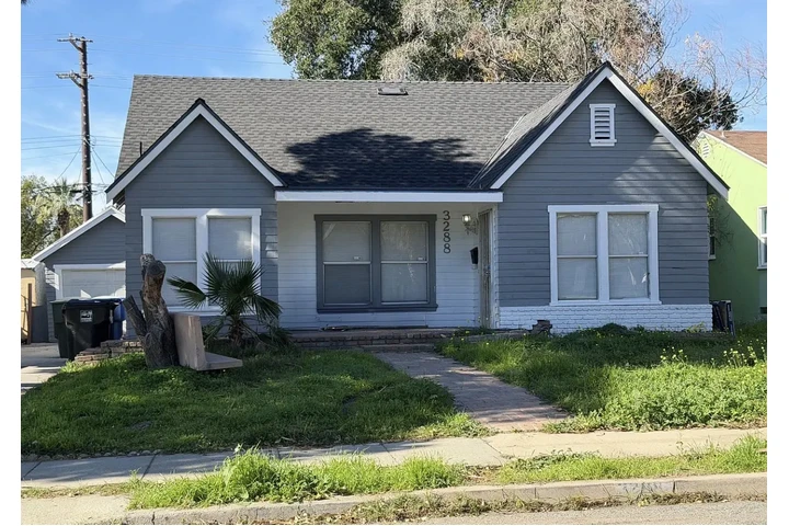 $980 : Fully Remodeled 2-Bedroom image 1