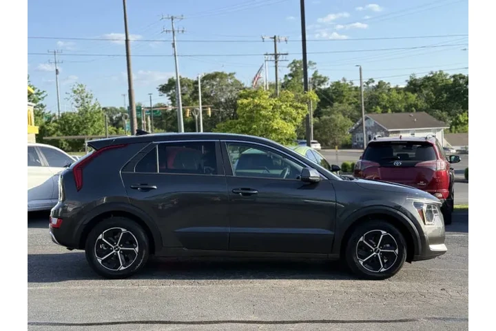 $15995 : 2023 Niro LX image 5