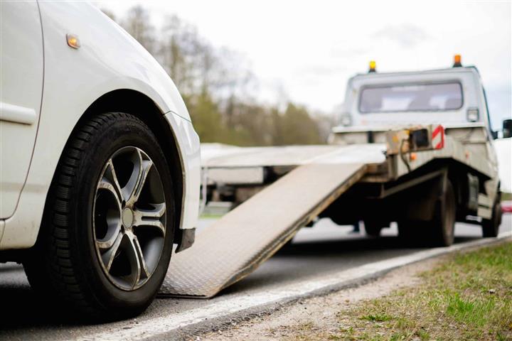 Frank Towing  (213) 463-8215 image 2