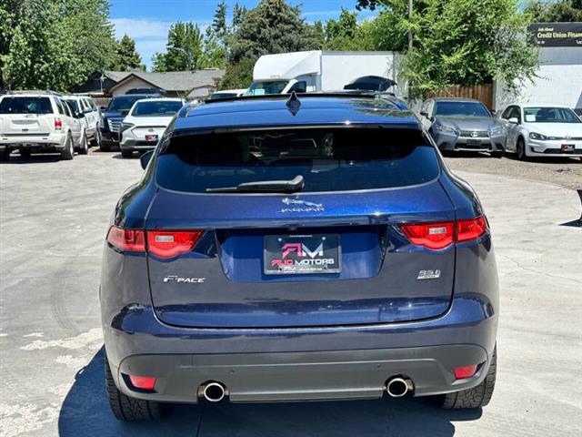 $17695 : 2017 F-PACE 35t Prestige image 9