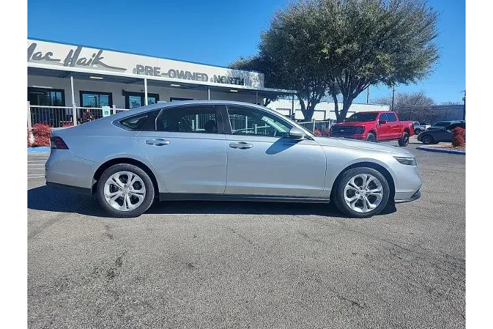 $25498 : Honda Accord 2024 LX 4dr Sed image 2