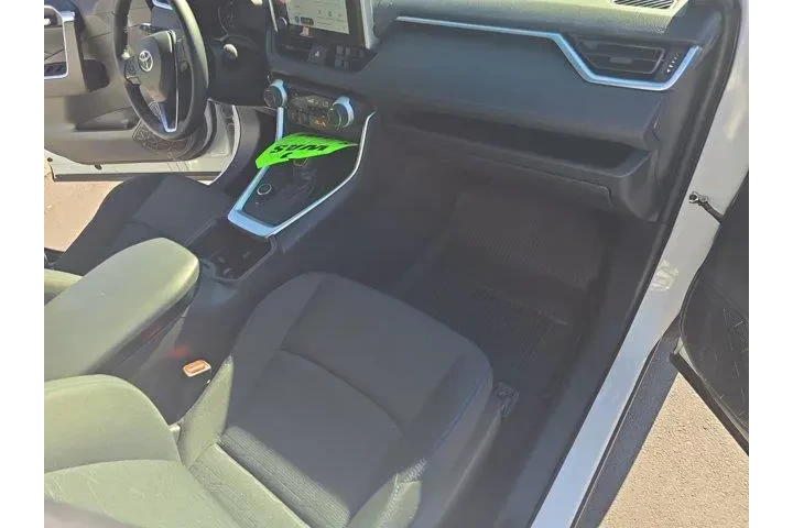 $39995 : Toyota RAV4 Hybrid 2025 AWD image 9