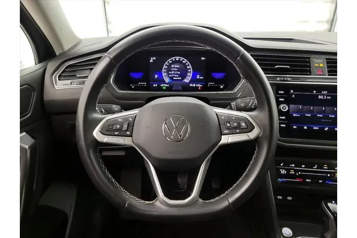 $19998 : Volkswagen Tiguan 2023 SE 4d image 10