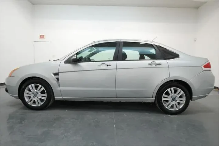 $1500 : Ford Focus 2008 SES 4dr Seda image 4