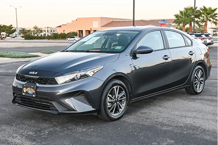Kia Forte 2023 LXS 4dr Sedan image 3