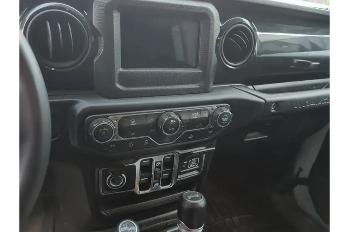 $28000 : Jeep Wrangler 2023 4x4 Sport image 9