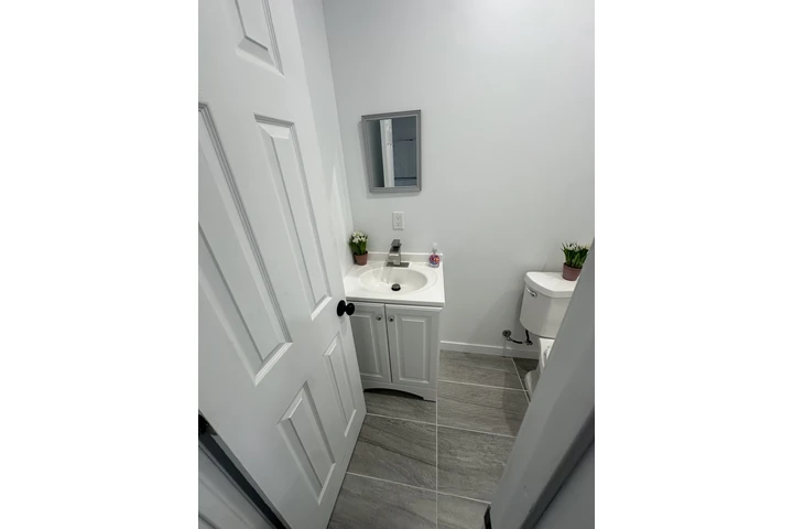 $1850 : Studio for Rent image 9