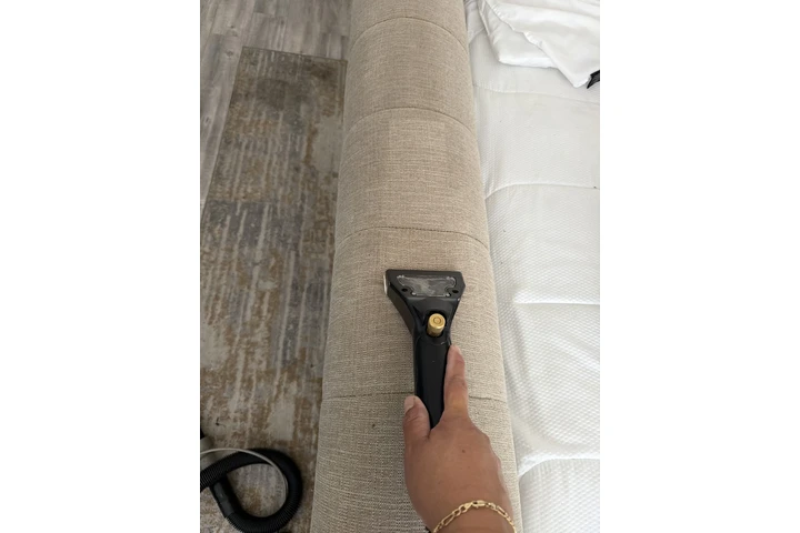 LIMPIEZA DE SOFAS Y SILLAS $80 image 3