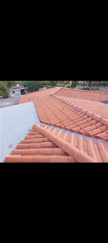 Roofing contractor-Reparacione image 3