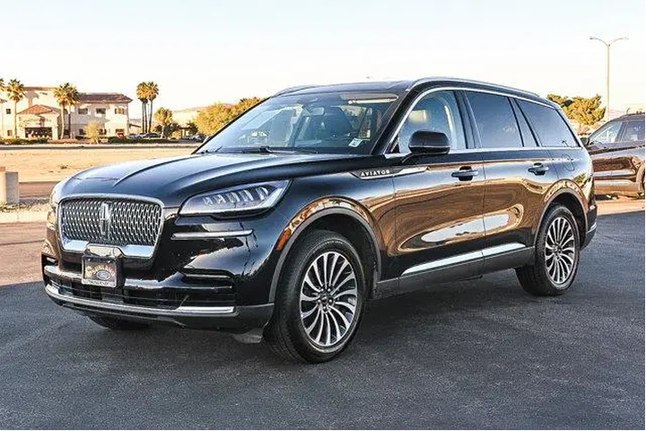 Lincoln Aviator 2023 AWD Res image 3