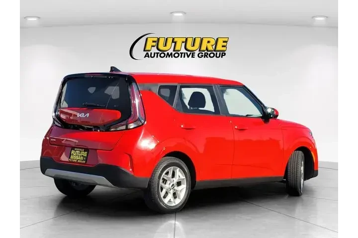 $17988 : Kia Soul 2024 LX 4dr Crossov image 4