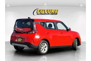 $17988 : Kia Soul 2024 LX 4dr Crossov thumbnail