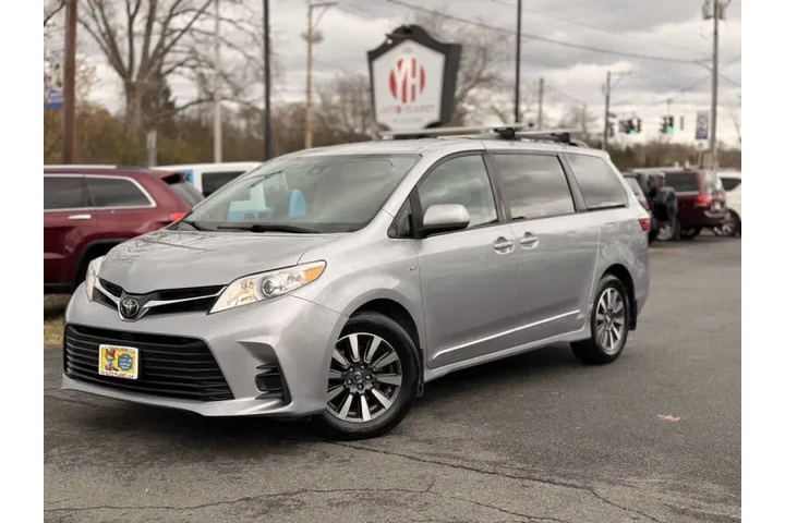 $19995 : 2018 Sienna LE 7-Passenger image 2