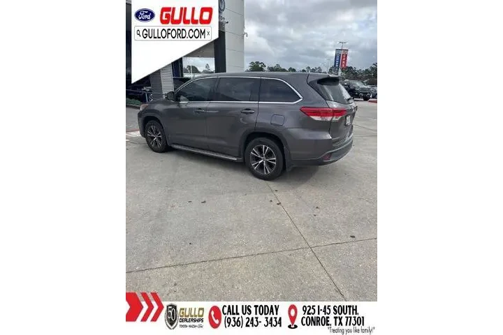 $17991 : Toyota Highlander 2018 LE 4d image 2