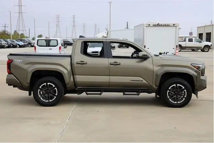 $38314 : Toyota Tacoma 2024 4x4 TRD S image 4