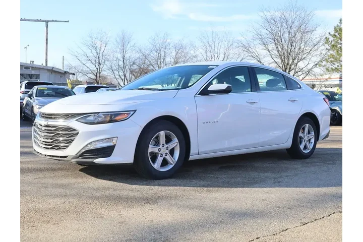 $17777 : Chevrolet Malibu 2024 LT 4dr image 3