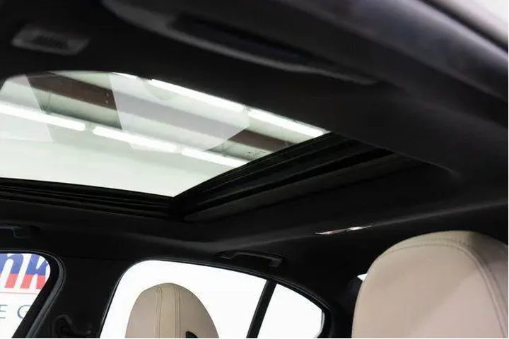 $25195 : BMW 3 Series 2020 AWD 330i x image 4