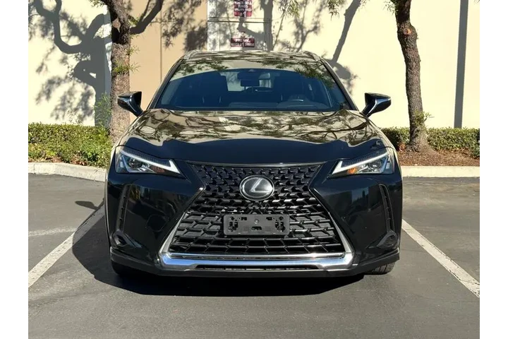 2019 UX 200 Base 4D SUV FWD image 4