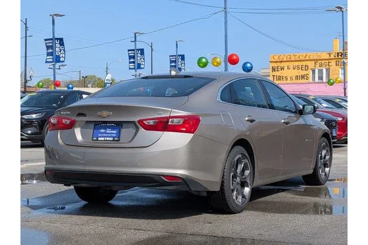 $16841 : Chevrolet Malibu 2023 LT 4dr image 4