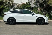 $32976 : Tesla Model Y 2023 AWD 4dr C thumbnail