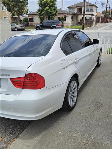 $7500 : 2011 Bmw 3 series image 4