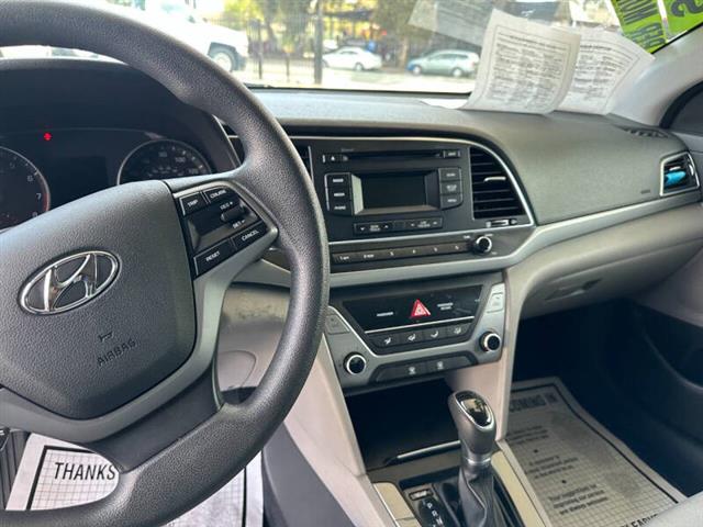 2017 Elantra SE image 7