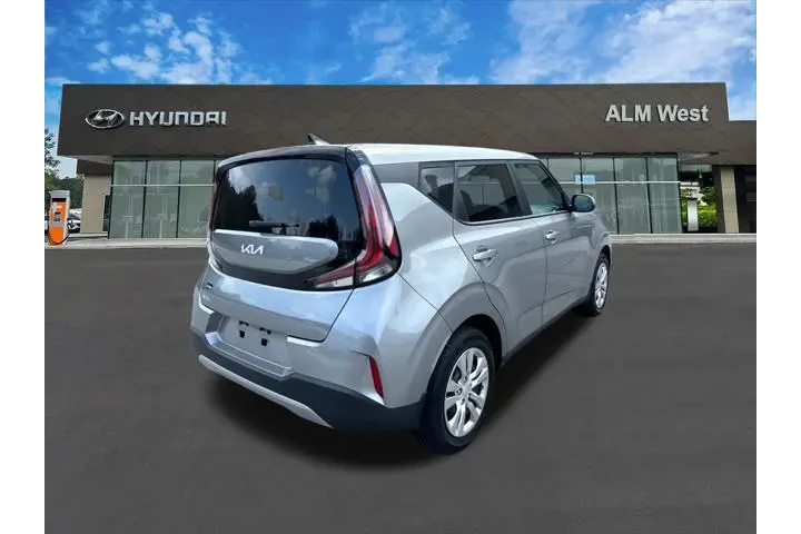 $16120 : Kia Soul 2023 LX 4dr Crossov image 5